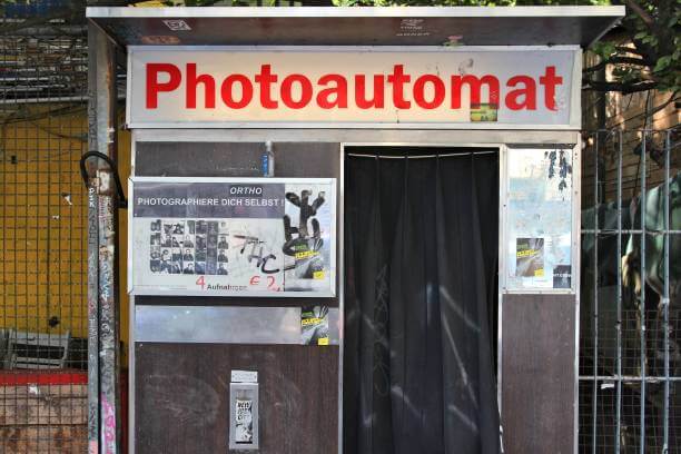 FotoAutomatica vintage photo booth in Florence – a quirky and fun non touristy thing to do in Florence for young adults who love retro photography and authentic local experiences
