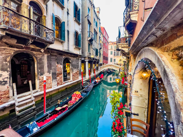Quiet canals in Venice during Christmas — romantic winter Italy travel