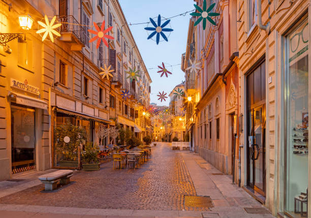 Visiting Italy in December with festive lights and quiet streets — winter travel in Italy