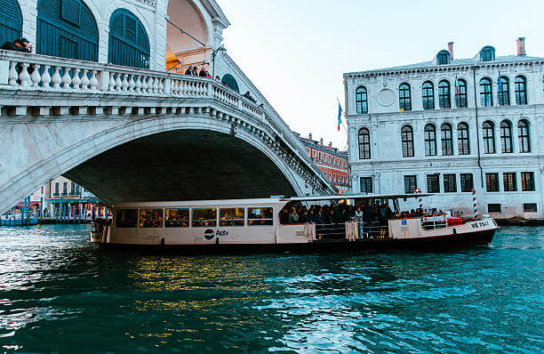 How to get around Venice in one day using vaporetto