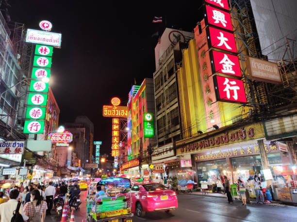 where to stay in Bangkok for street food Chinatown Yaowarat Road at night