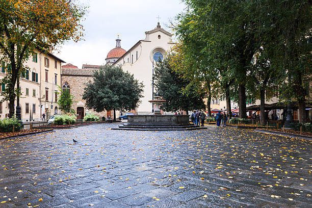 Safest neighbourhood in Florence for solo female travel Oltrarno piazza di Santo Spirito